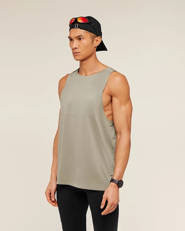 Running Elite Tank in Linen Brown